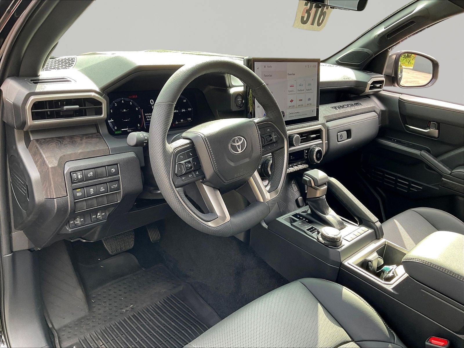 Used 2025 Toyota Tacoma Limited AWD/4WD image 18
