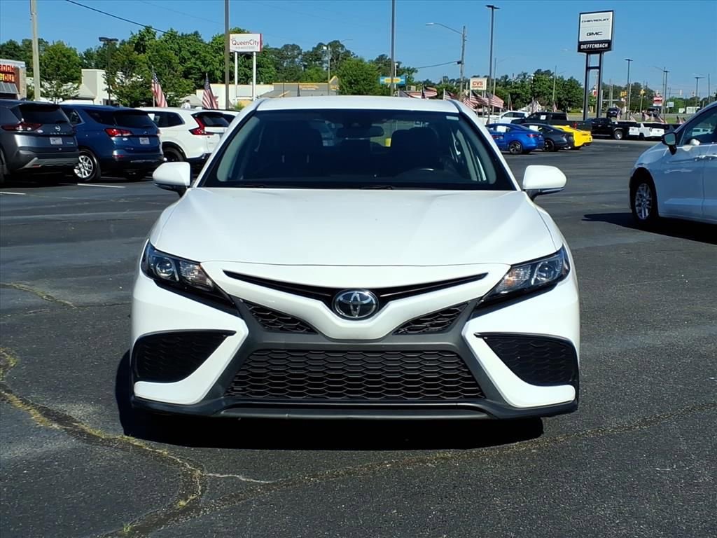 Used 2023 Toyota Camry SE FWD image 2