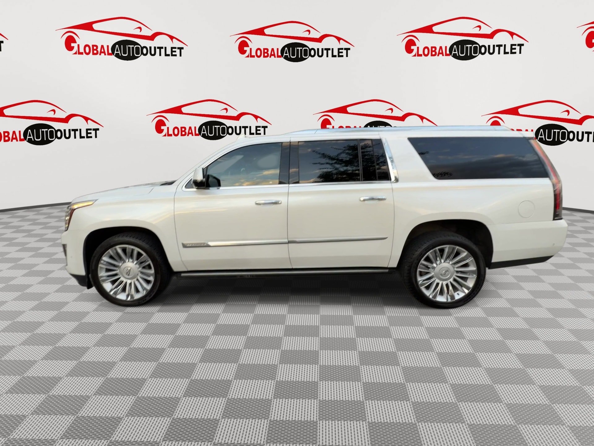 Used 2018 Cadillac Escalade ESV Platinum AWD/4WD image 5
