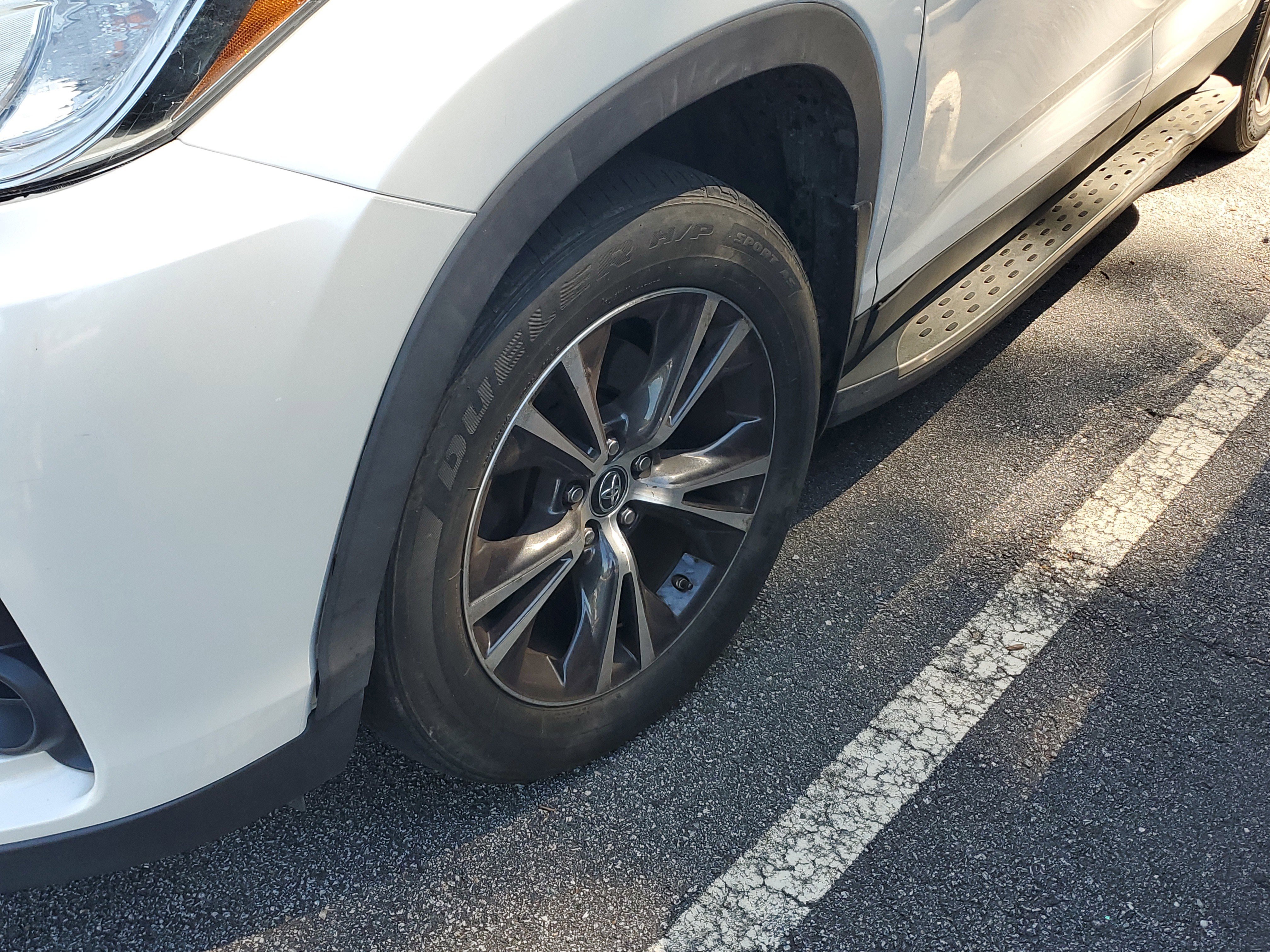 Used 2019 Toyota Highlander LE FWD image 6