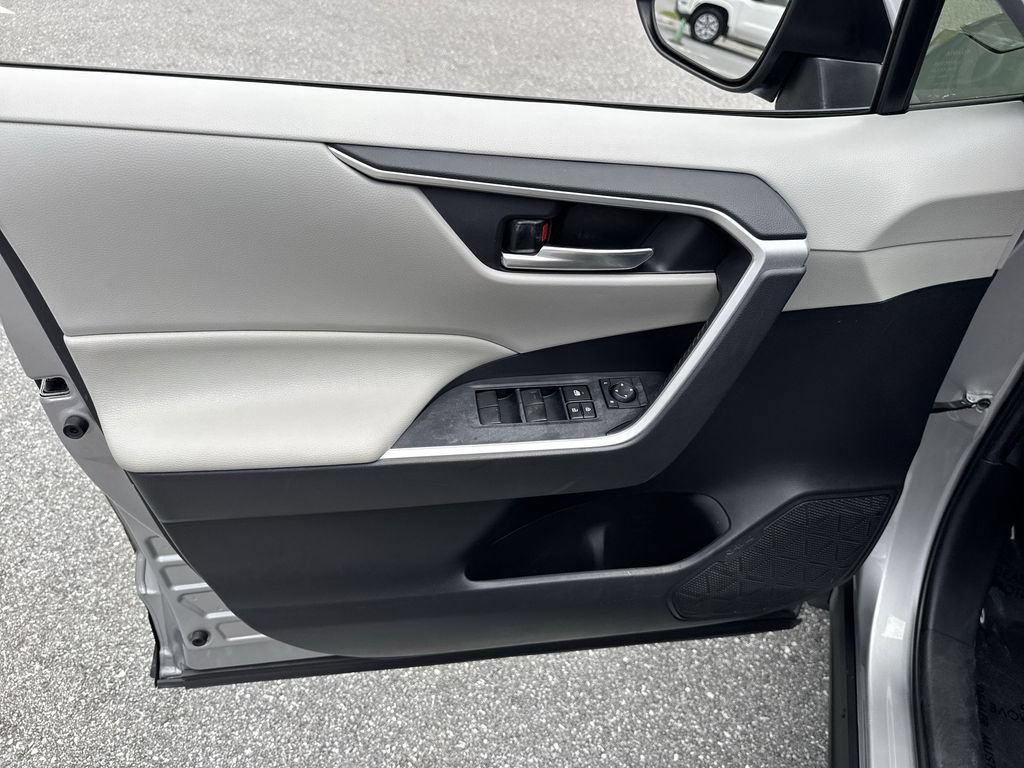 Used 2019 Toyota RAV4 XLE FWD image 39
