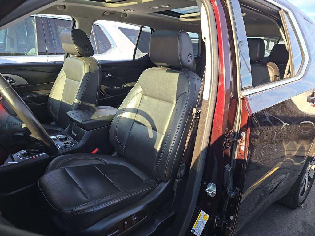 Used 2020 Chevrolet Traverse LT w/ LT Premium Package image 10