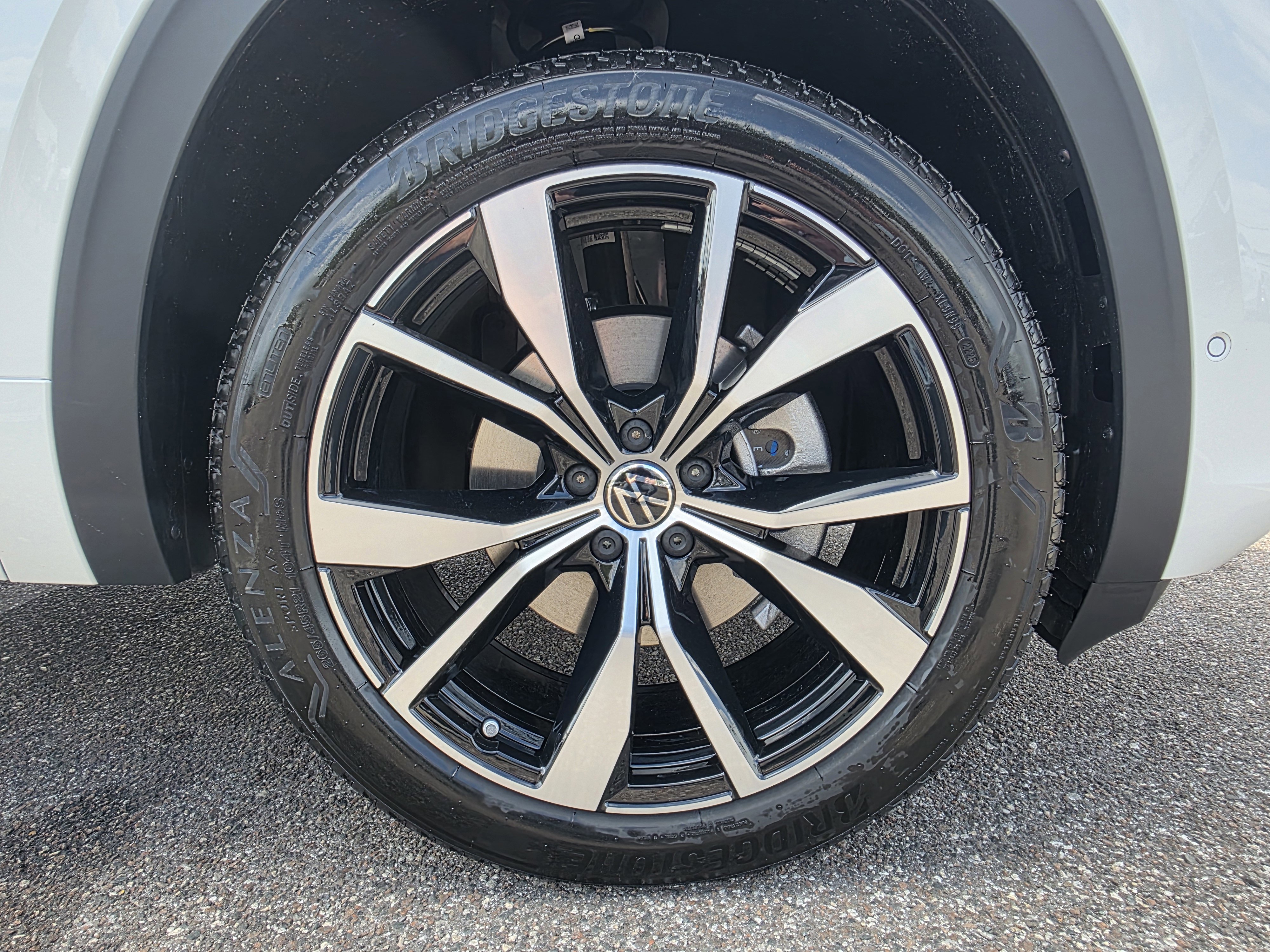 New 2026 Volkswagen Atlas Cross Sport SEL Premium R-Line image 35