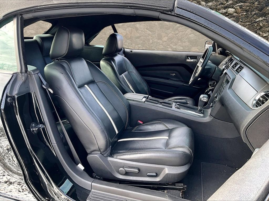Used 2010 Ford Mustang GT image 7