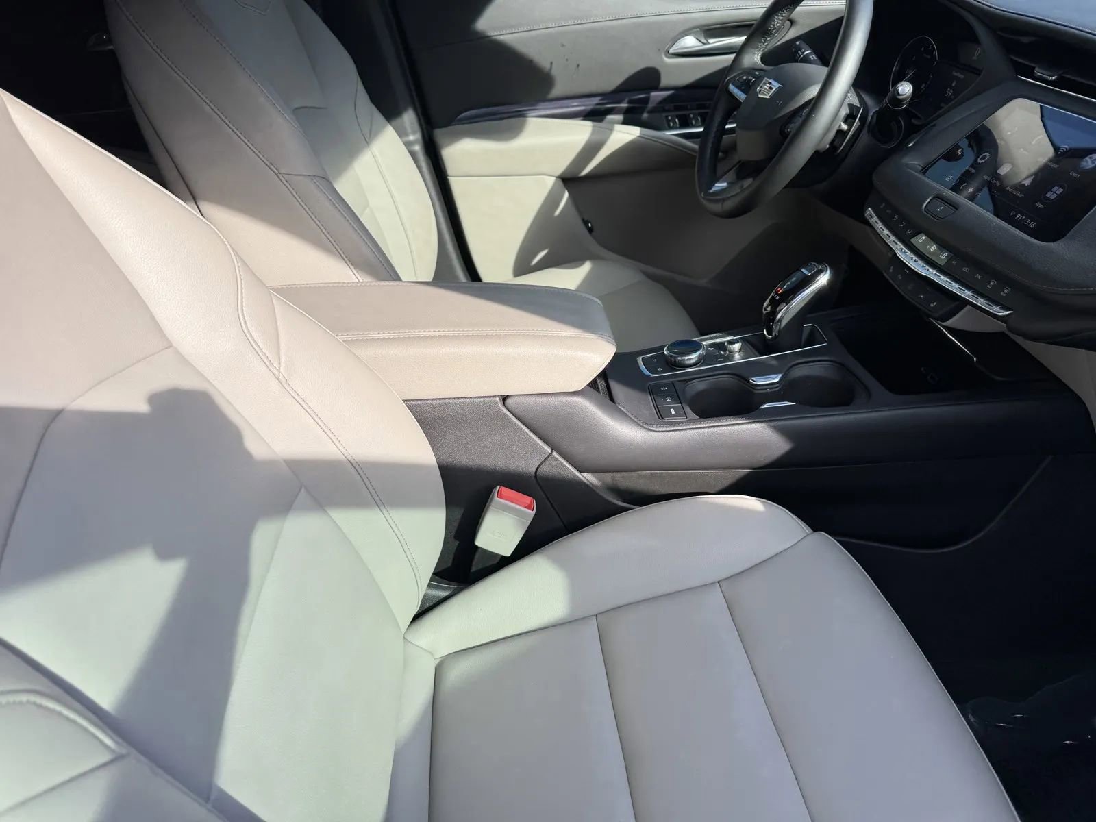 Used 2023 Cadillac XT4 Luxury w/ Cold Weather Package image 6