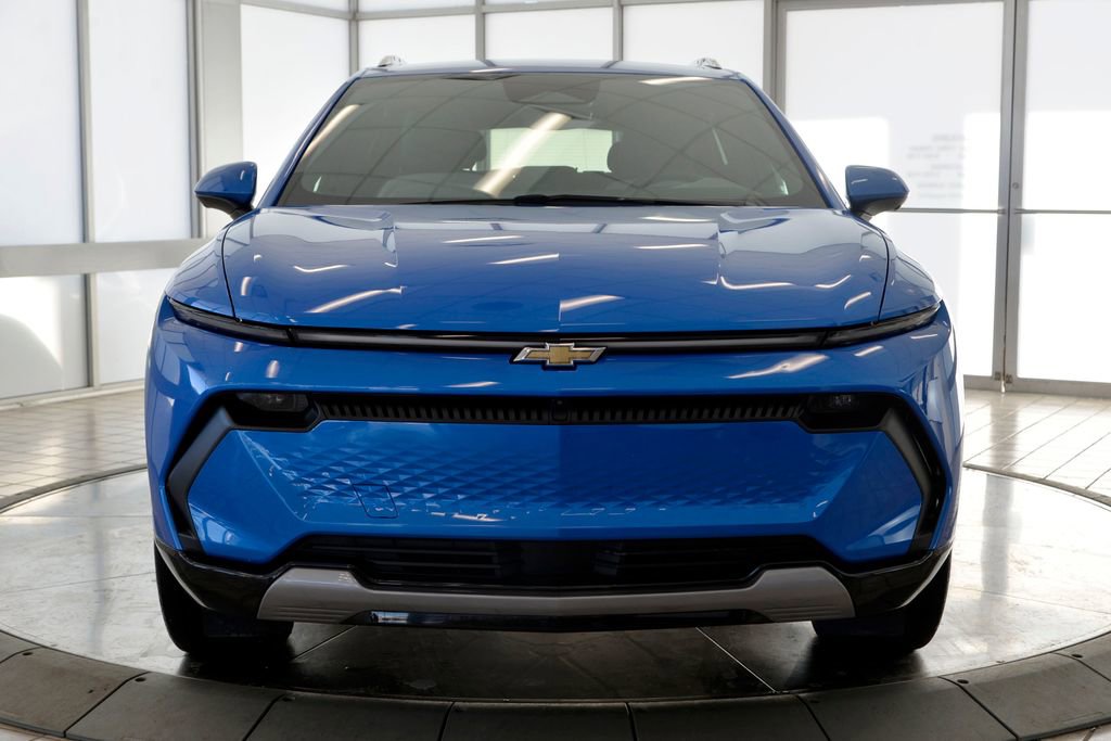 Used 2025 Chevrolet Equinox EV LT w/ Convenience Package II image 3