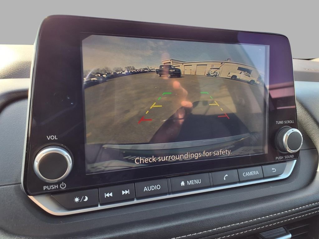 Used 2023 Nissan Rogue SV image 6