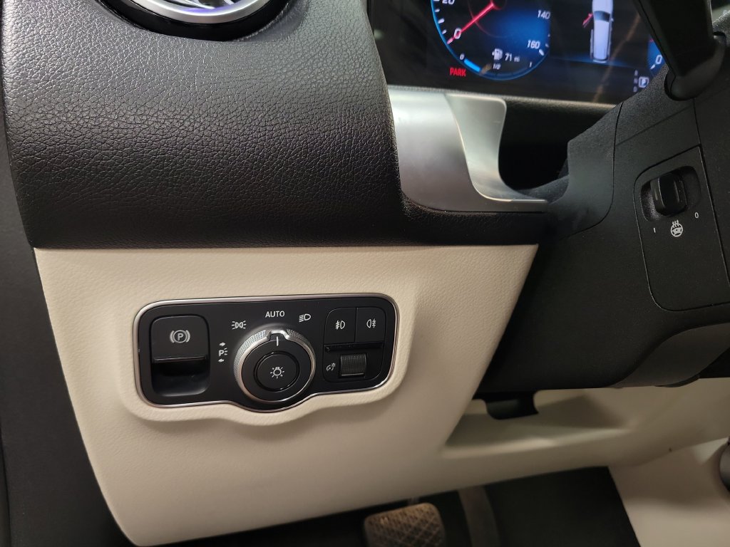 Used 2022 Mercedes-Benz GLB 250 4MATIC w/ Premium Package Lite image 27