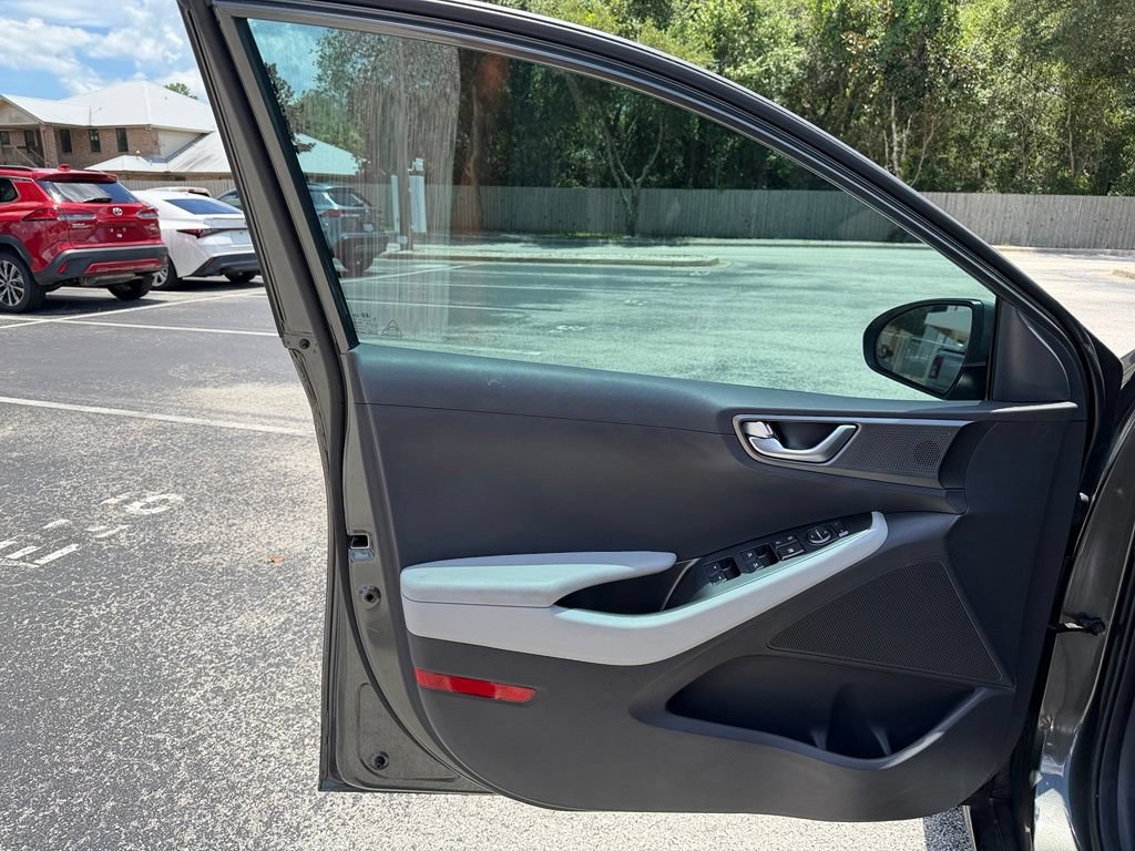 Used 2022 Hyundai Ioniq SEL FWD image 29