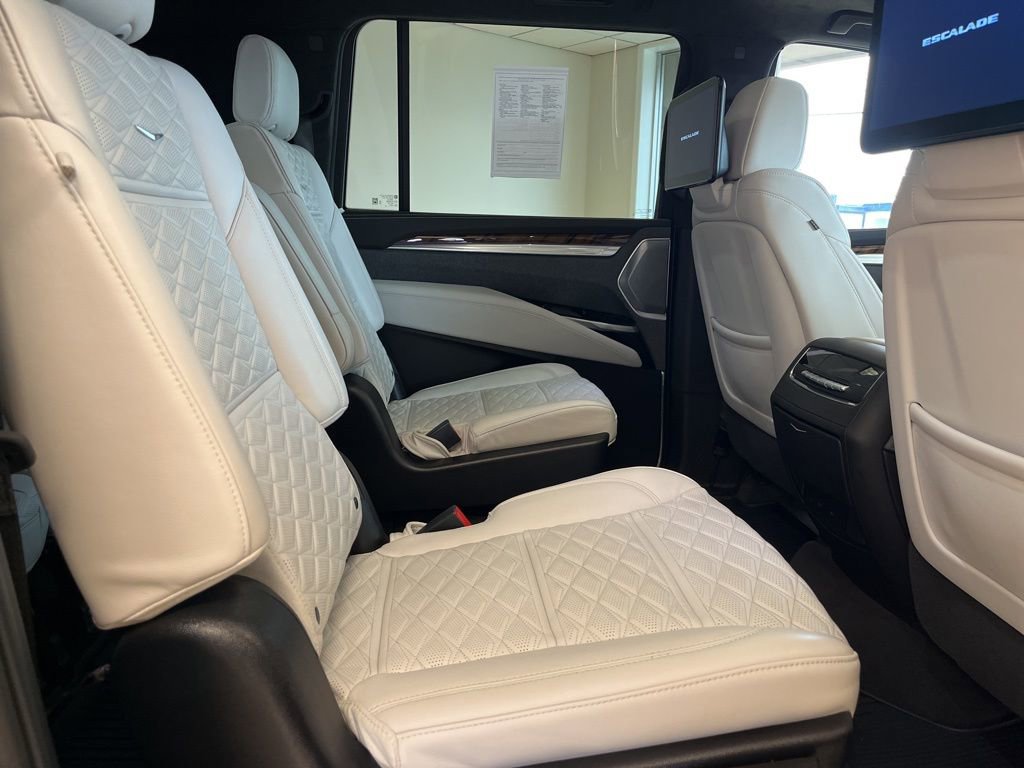 Certified 2025 Cadillac Escalade ESV Premium Luxury Platinum AWD/4WD image 10