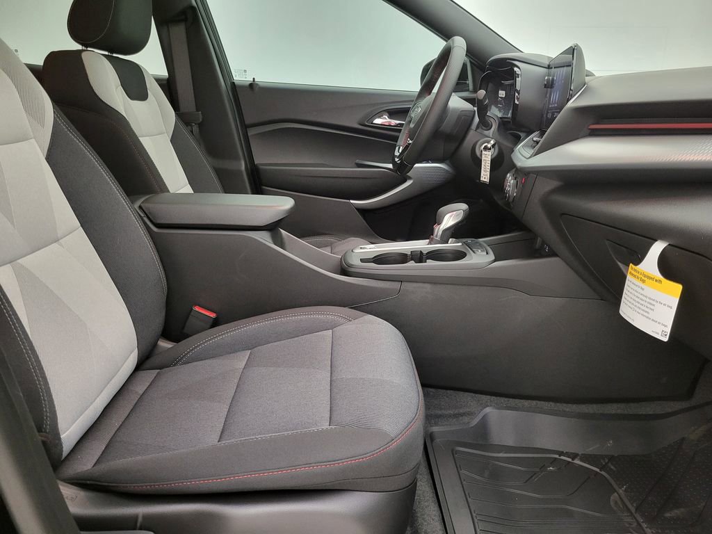 New 2026 Chevrolet Trax RS w/ Sunroof Package image 34