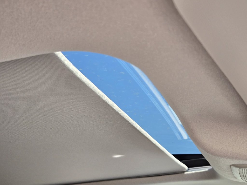 New 2026 Nissan Kicks SR w/ SR Premium Package FWD image 9