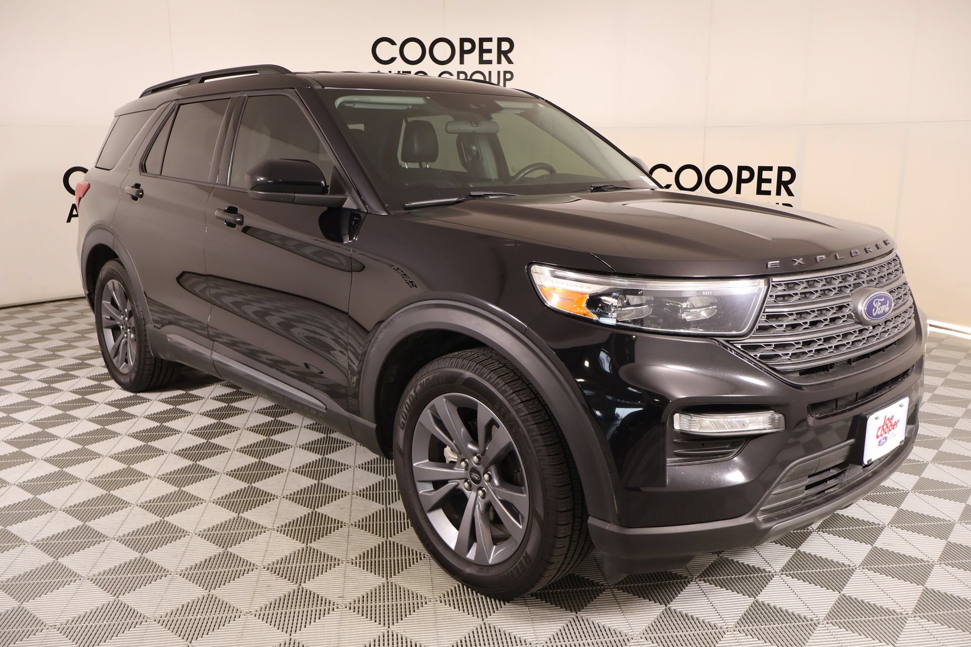 Used 2023 Ford Explorer XLT w/ Equipment Group 202A RWD image 1