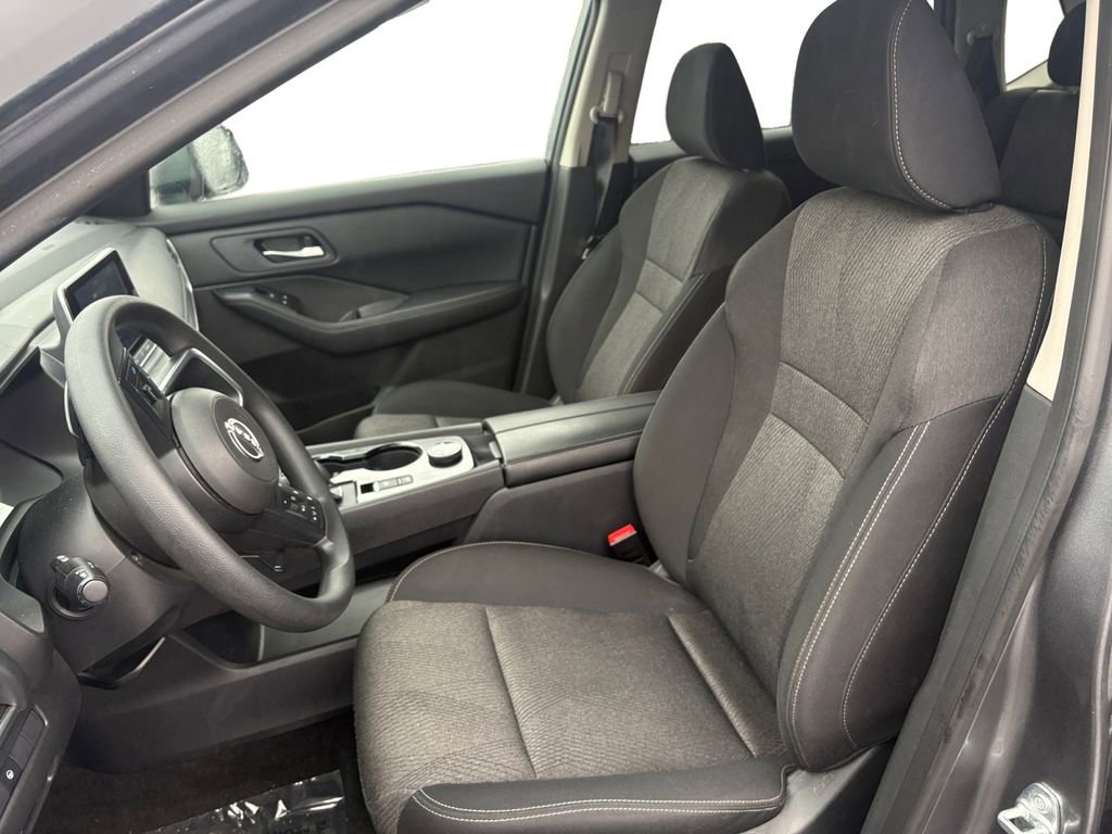 Used 2024 Nissan Rogue SV image 9