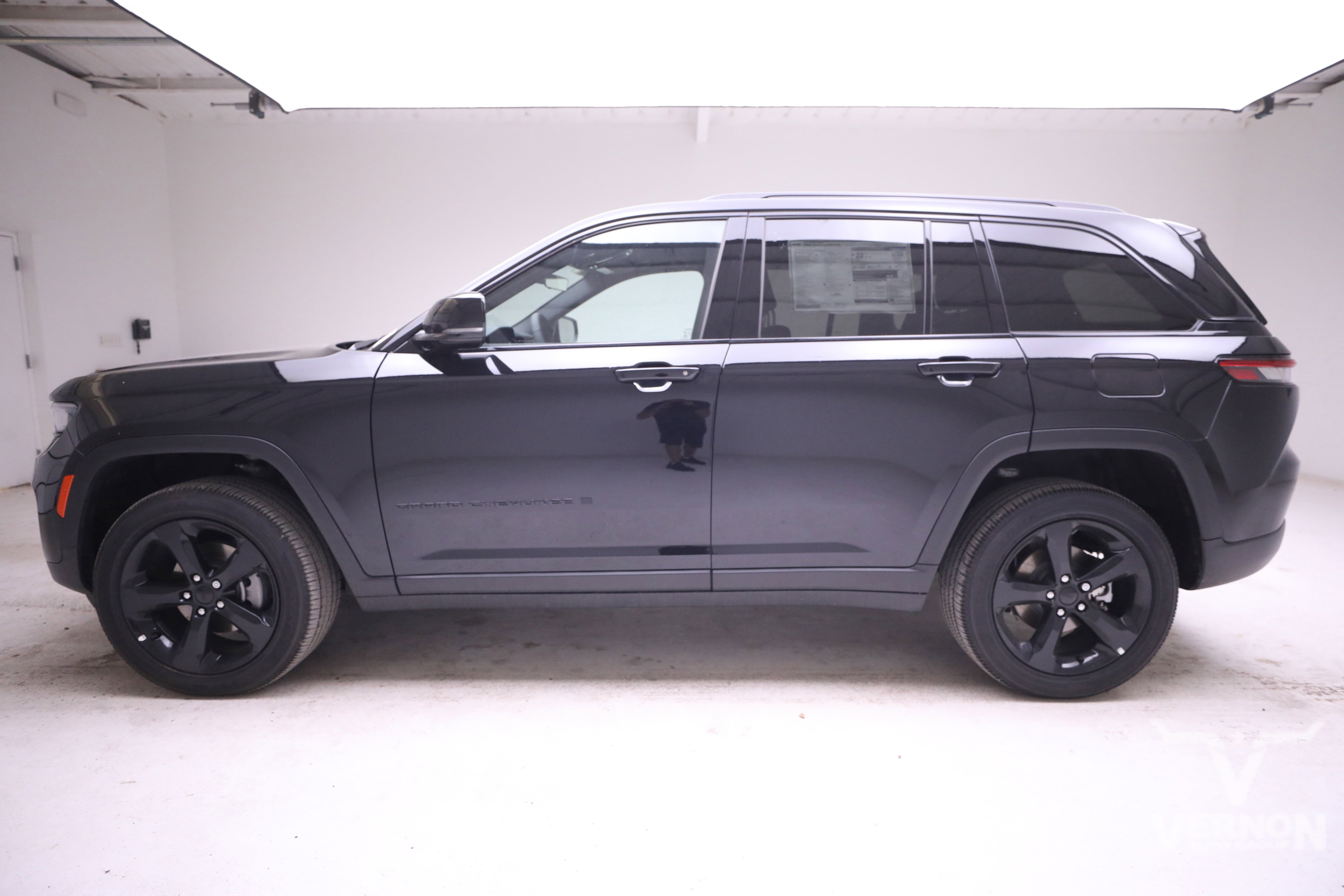 New 2025 Jeep Grand Cherokee Altitude image 2