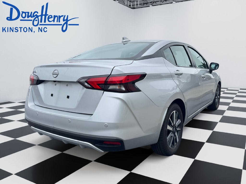 Used 2025 Nissan Versa SV FWD image 5