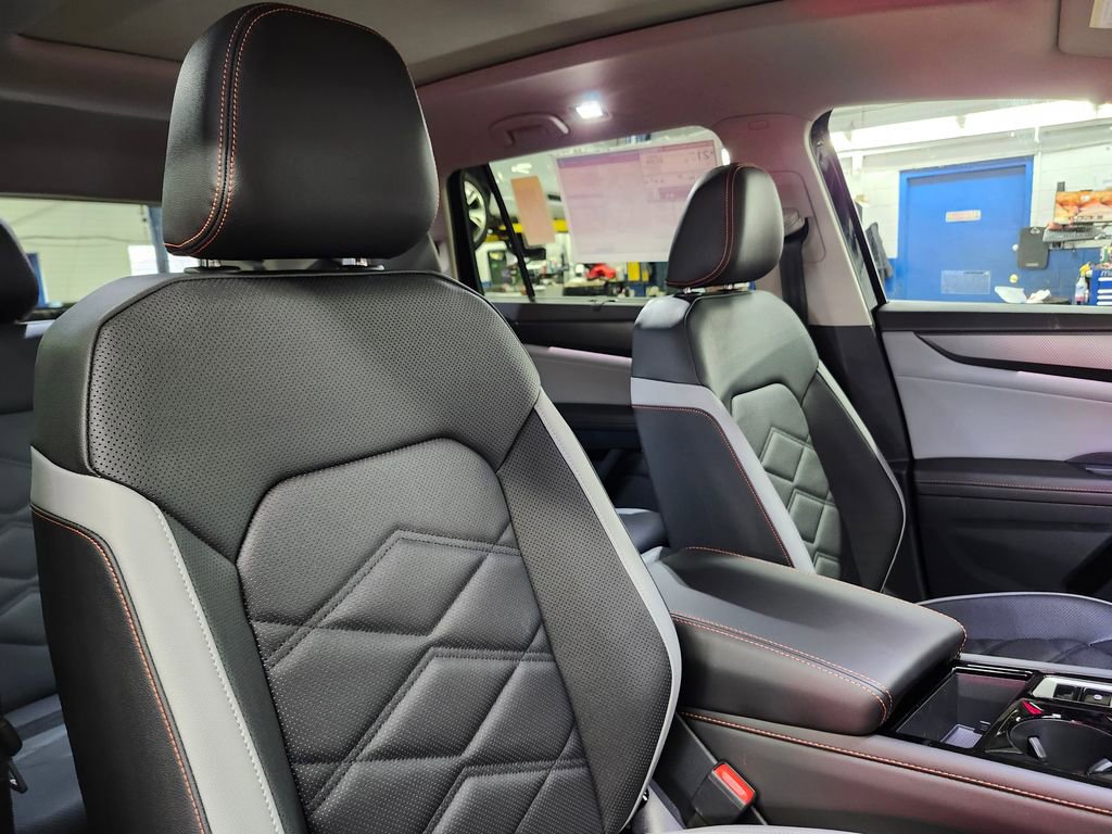 New 2026 Volkswagen Atlas Peak Edition image 13