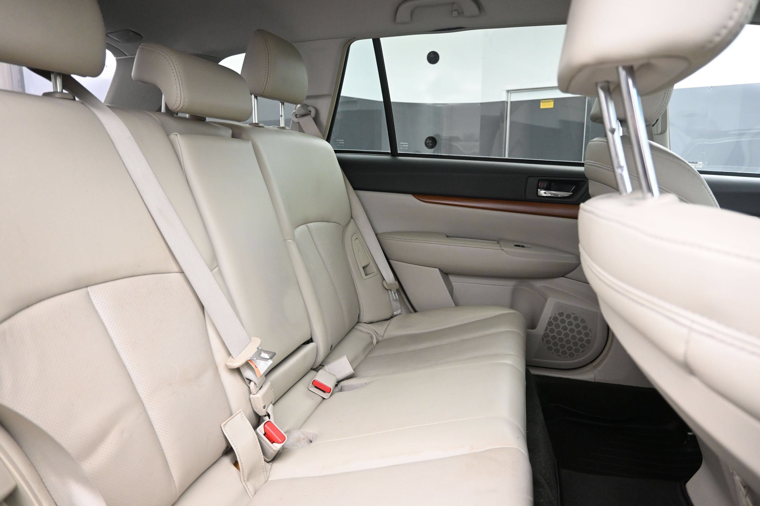 Used 2013 Subaru Outback 2.5i Limited w/ Moonroof Pkg AWD/4WD image 23