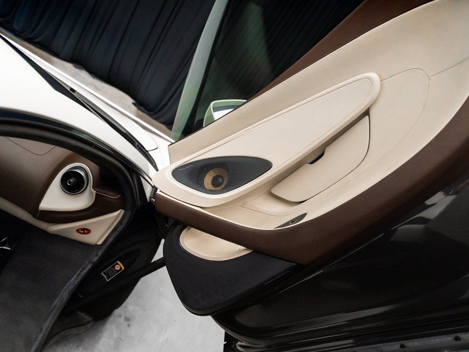Used 2016 McLaren 570S Coupe RWD image 58