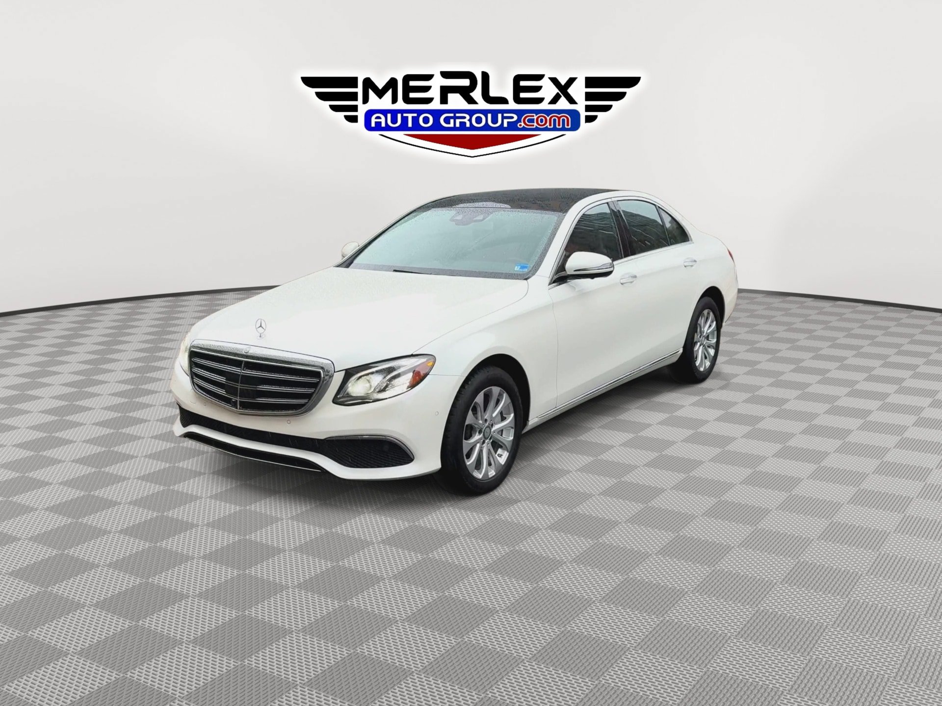 Used 2017 Mercedes-Benz E 300 4MATIC image 4