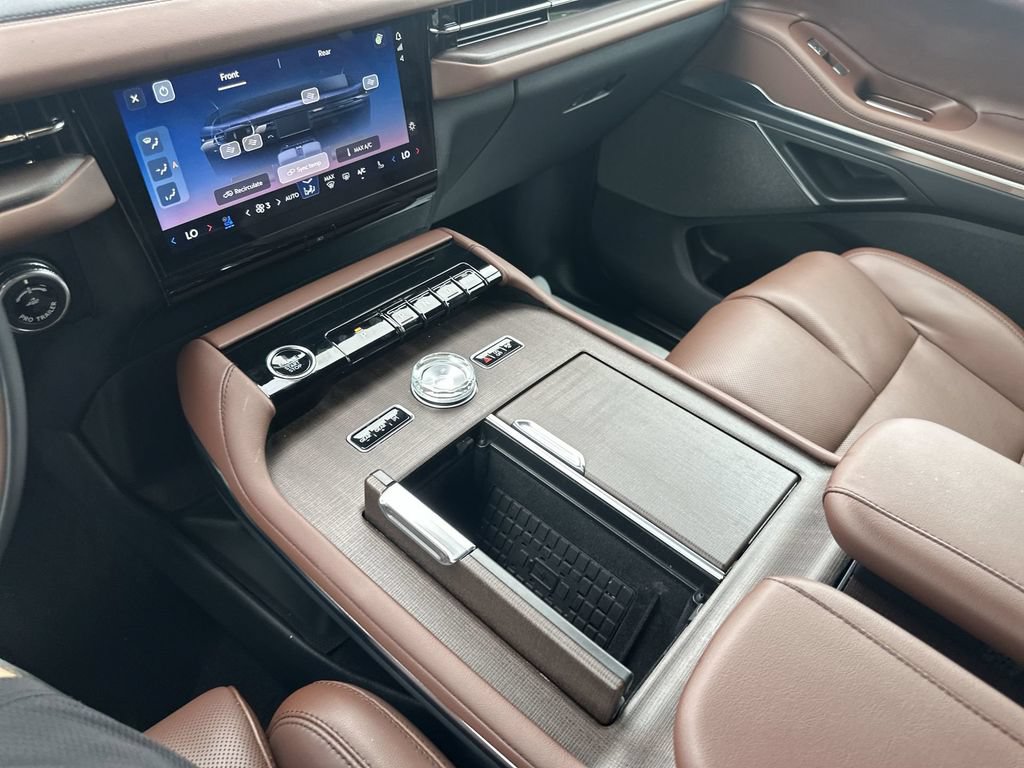 Certified 2025 Lincoln Navigator Reserve AWD/4WD image 24
