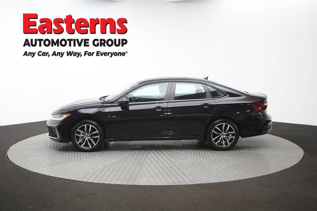 Used 2025 Volkswagen Jetta SE FWD image 60