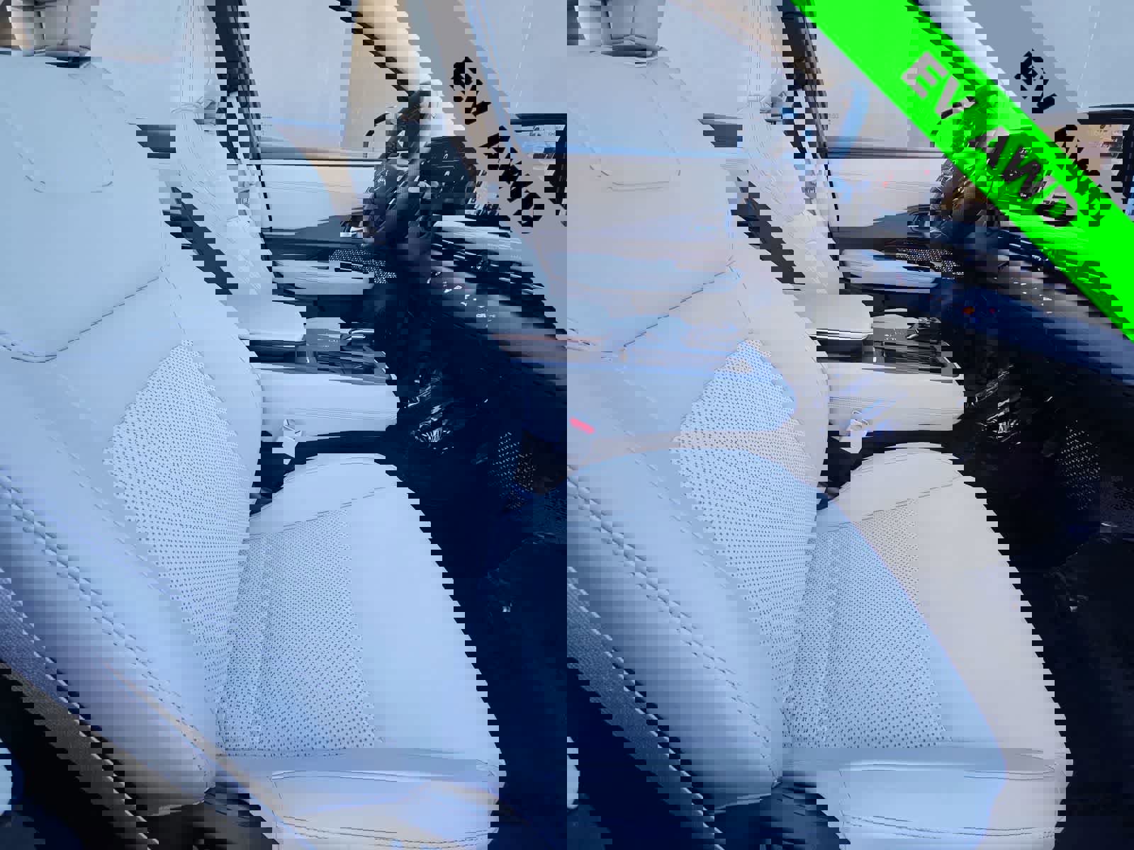 Used 2023 Nissan Ariya AWD image 18