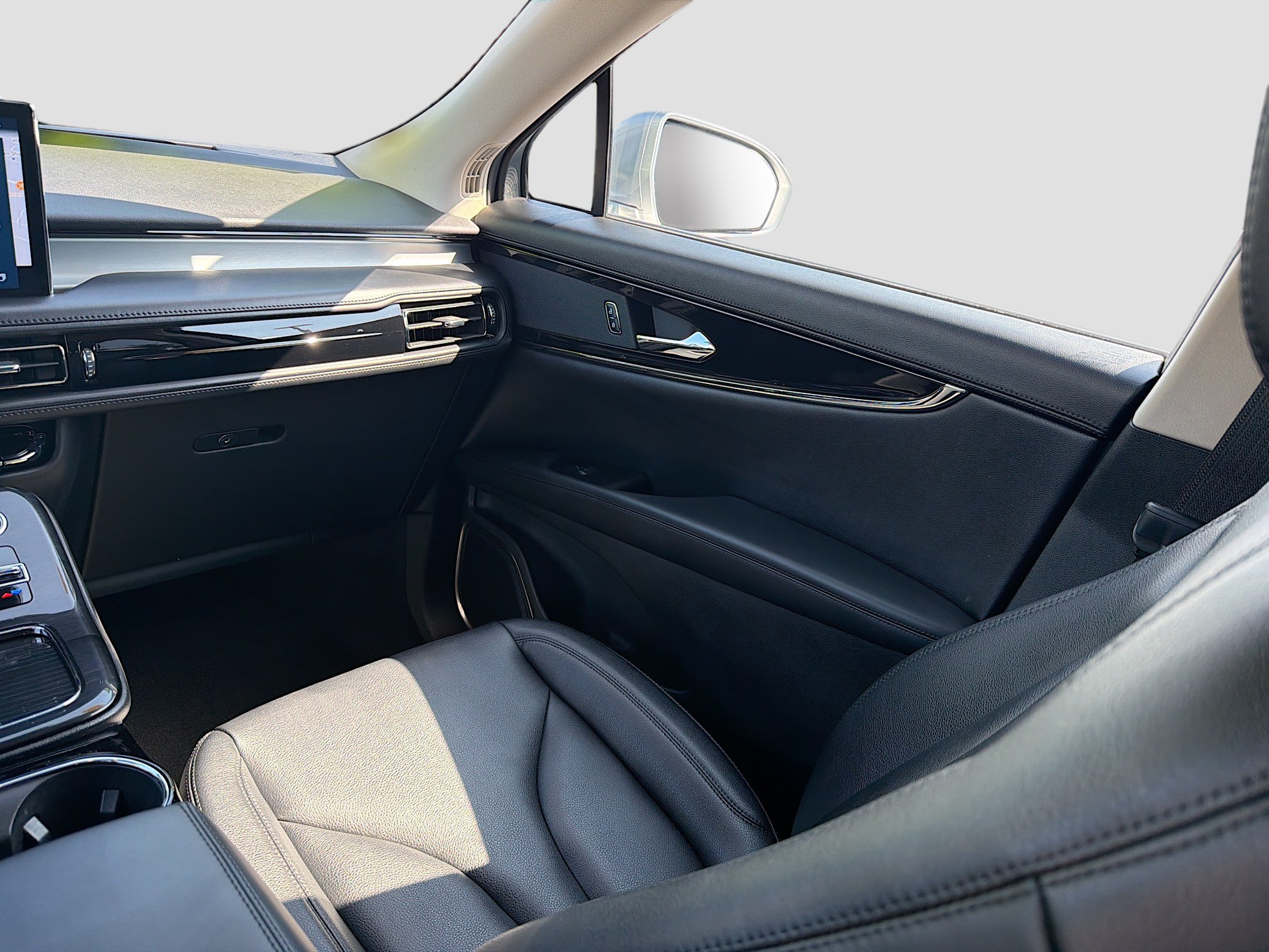Used 2023 Lincoln Nautilus FWD w/ Premium Package image 23