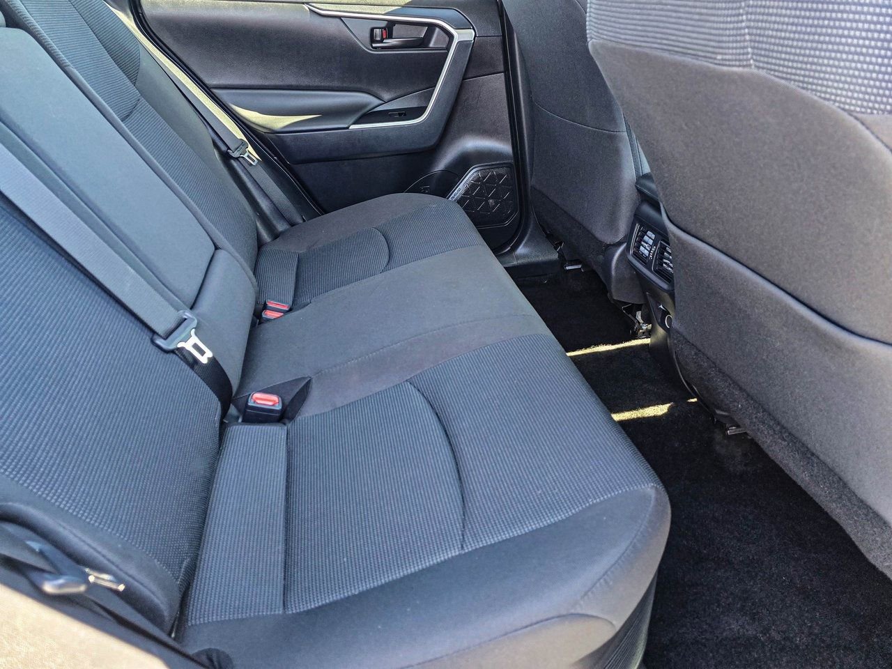 Used 2025 Toyota RAV4 LE image 33