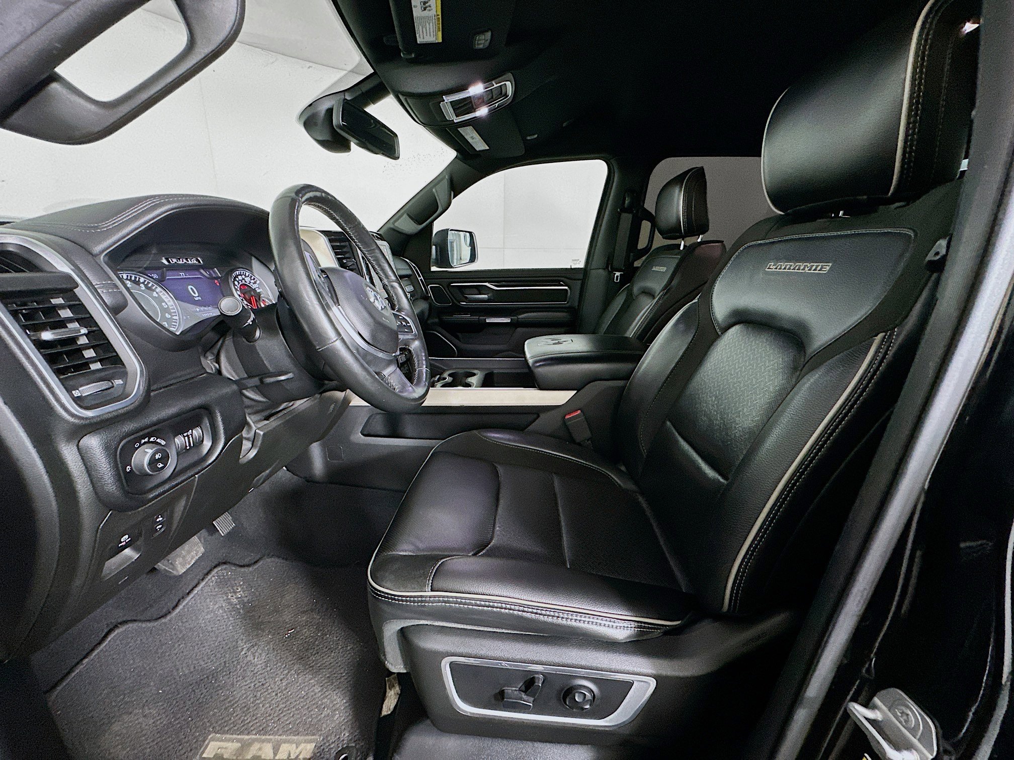 Used 2019 RAM 1500 Laramie RWD image 13