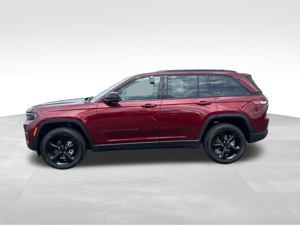 Used 2025 Jeep Grand Cherokee Altitude video 2