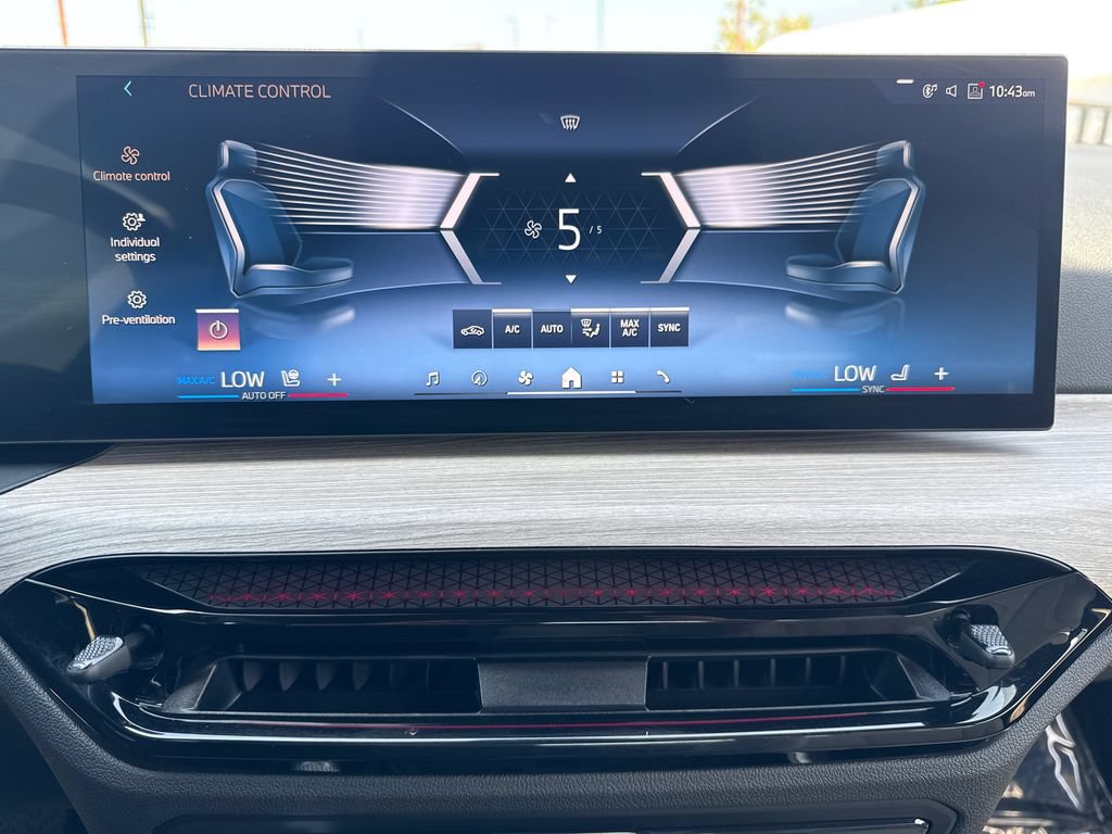 Used 2025 BMW 230i Coupe w/ Convenience Package RWD image 29