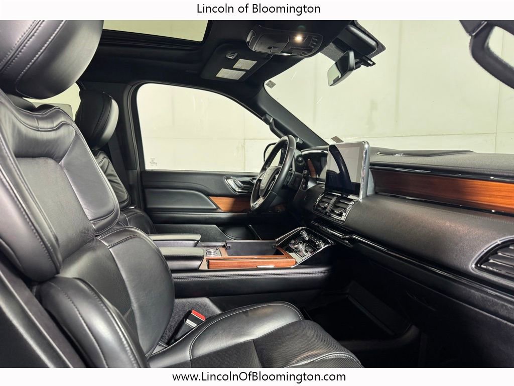 Used 2019 Lincoln Navigator Select AWD/4WD image 17