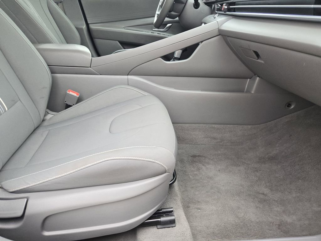 Used 2024 Hyundai Elantra SEL image 18