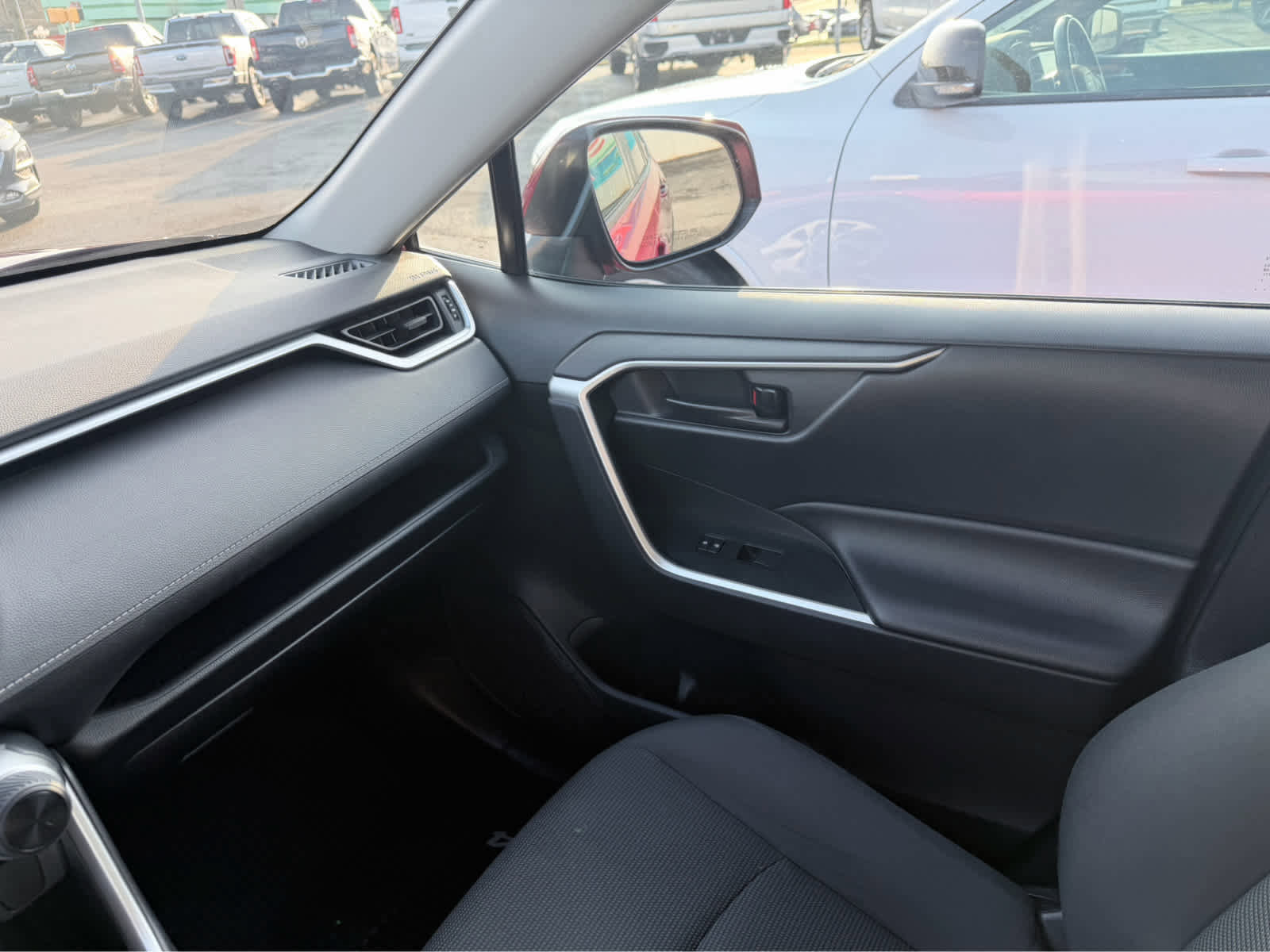 Used 2019 Toyota RAV4 LE image 30