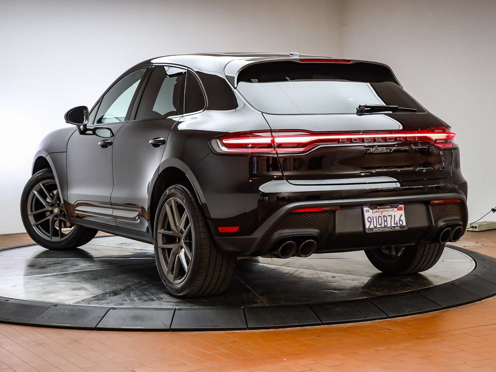 Certified 2025 Porsche Macan Turbo AWD/4WD image 3