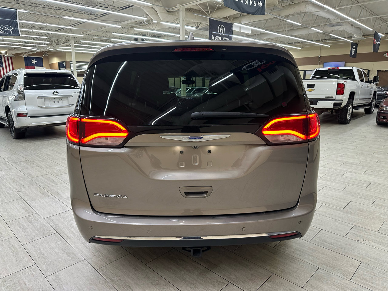 Used 2018 Chrysler Pacifica Touring-L Plus image 6