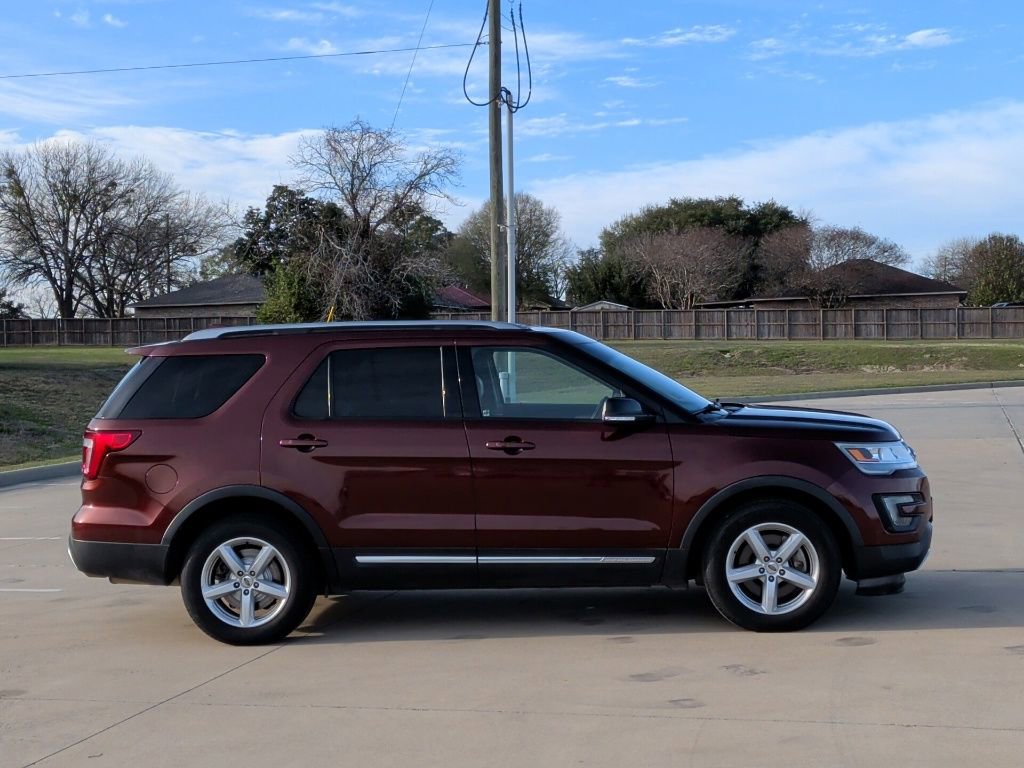 Used 2016 Ford Explorer XLT w/ Equipment Group 202A image 7