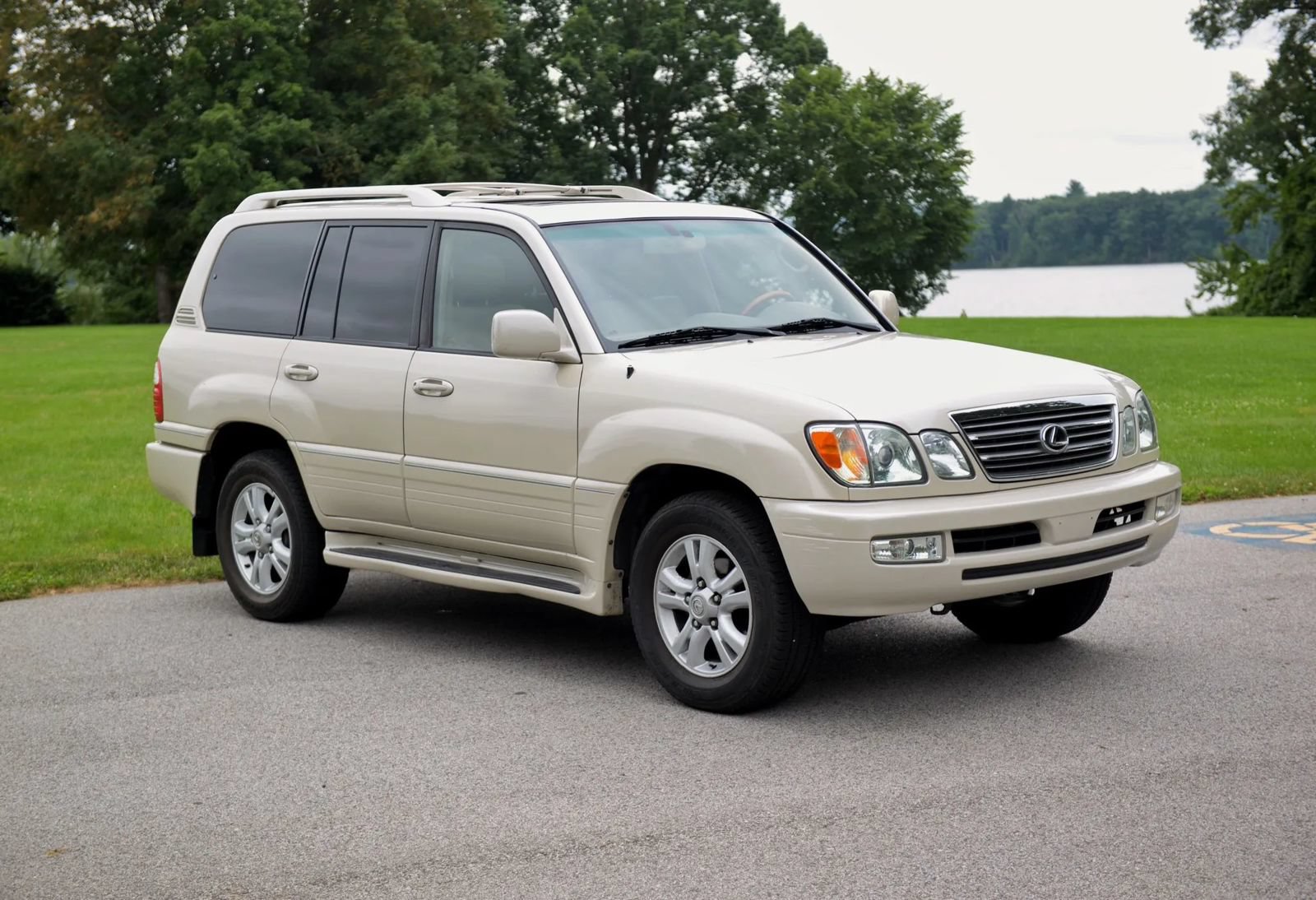 Used 2005 Lexus LX 470 4WD image 3