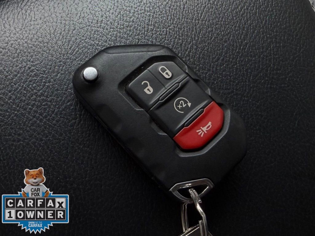 Used 2018 Jeep Wrangler Unlimited Sahara w/ Dual Top Group image 29