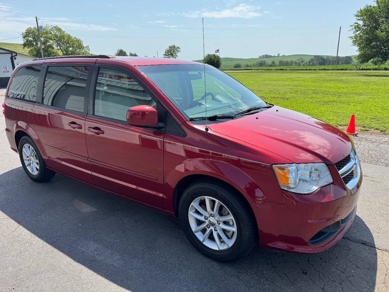 Used 2016 Dodge Grand Caravan SXT FWD image 7
