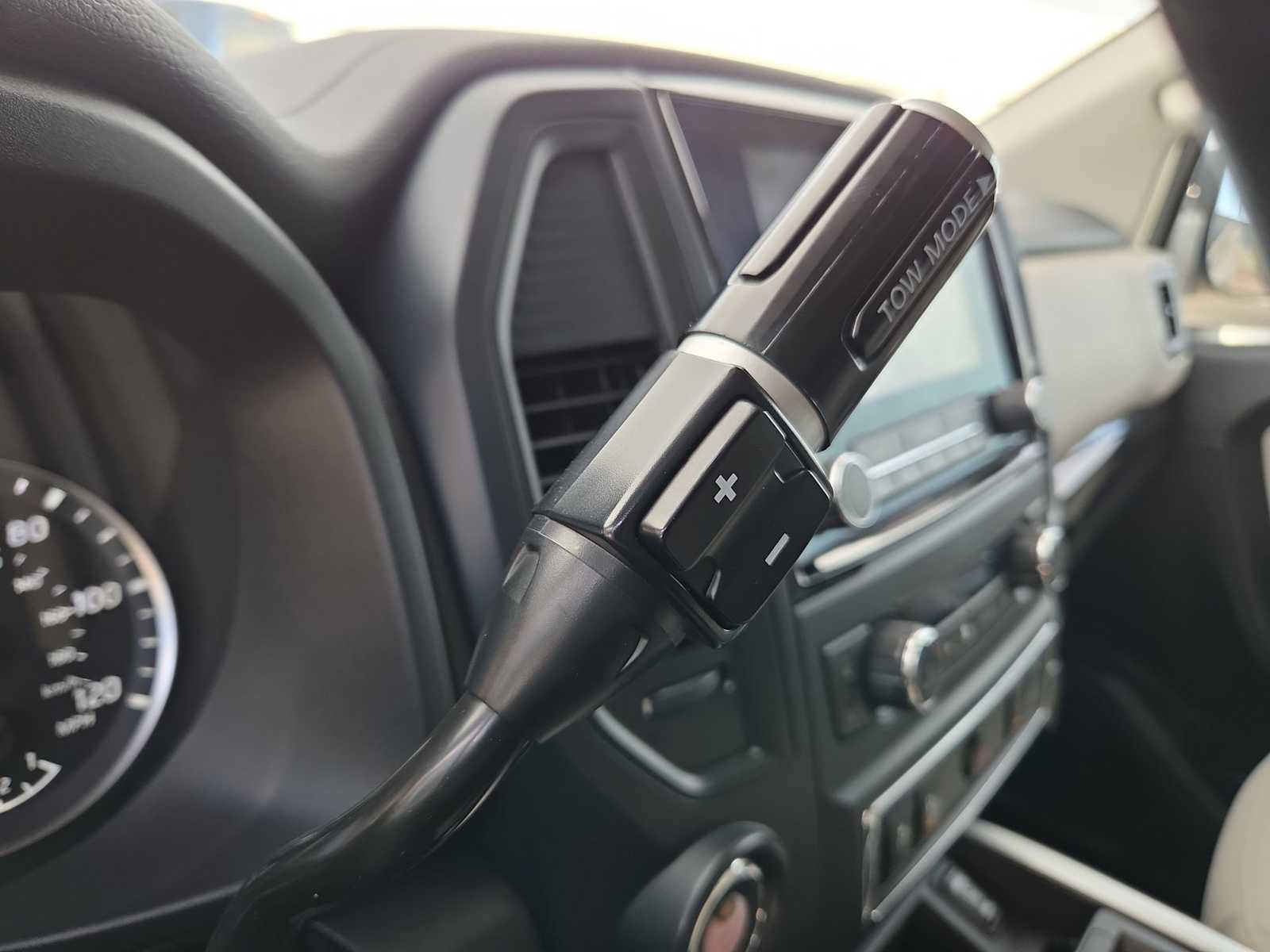 Used 2023 Nissan Titan SV w/ SV Convenience Package RWD image 21