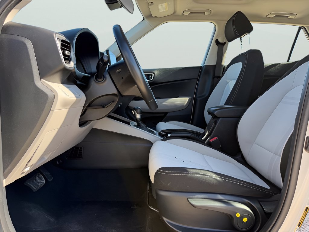 Used 2025 Hyundai Venue SEL FWD image 10