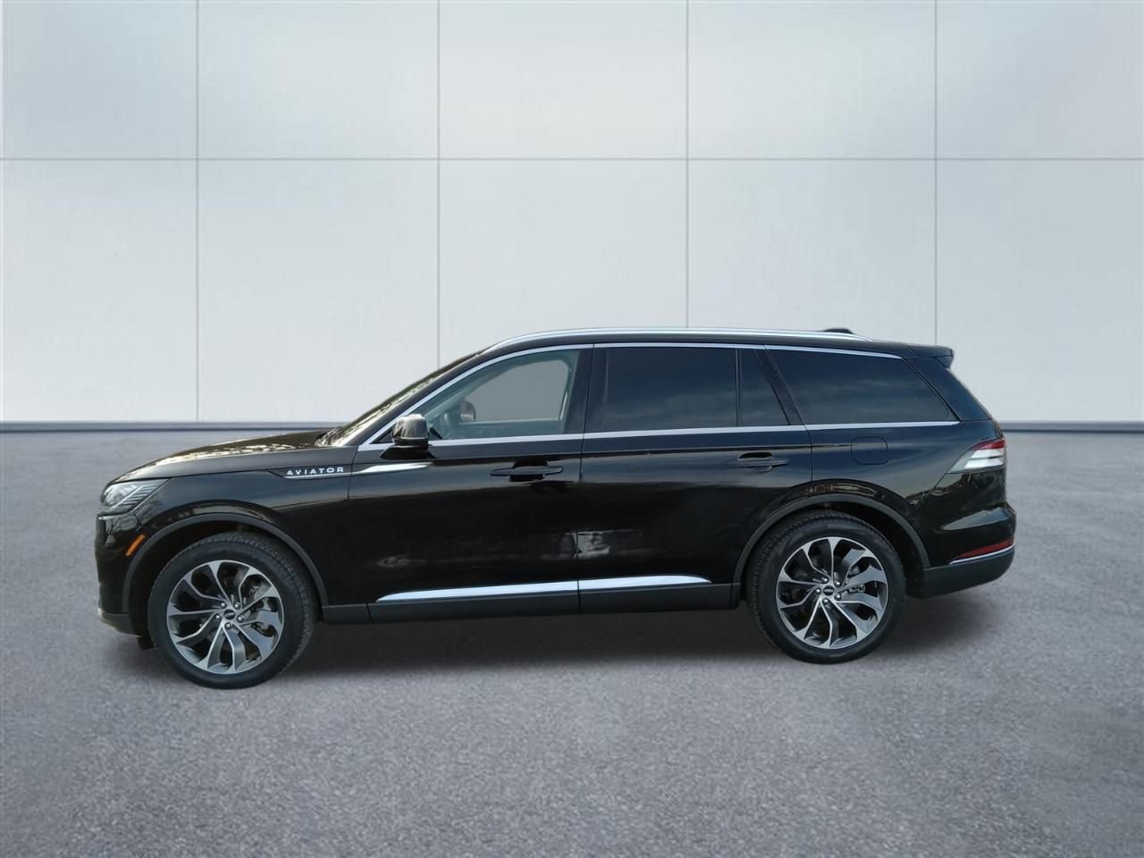 Used 2025 Lincoln Aviator Reserve image 2