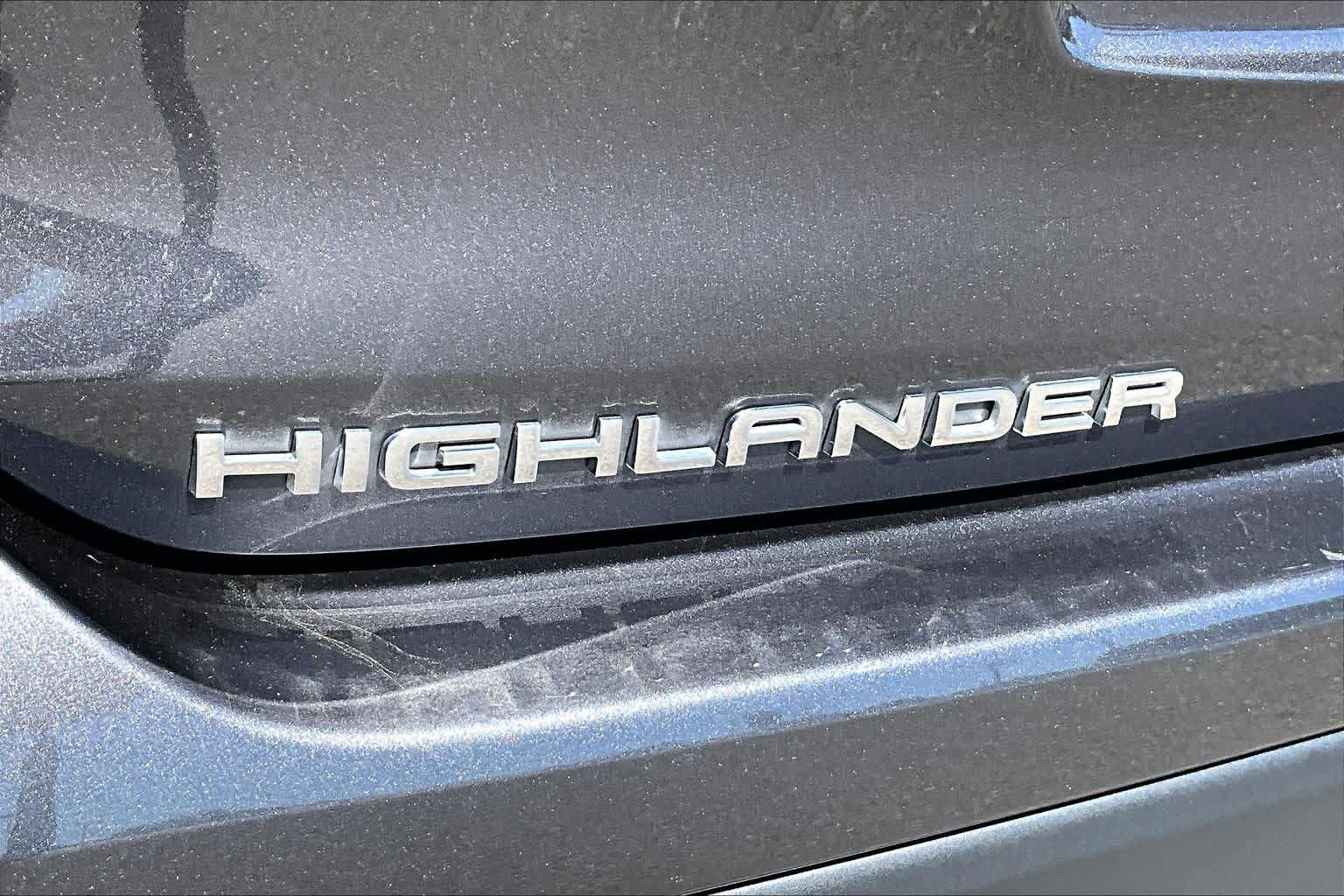 Used 2022 Toyota Highlander XLE AWD/4WD image 30