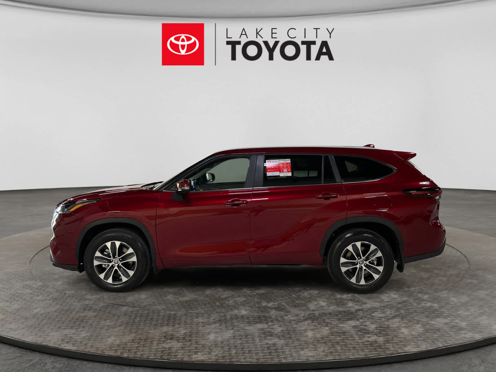 New 2026 Toyota Highlander XLE AWD/4WD image 3