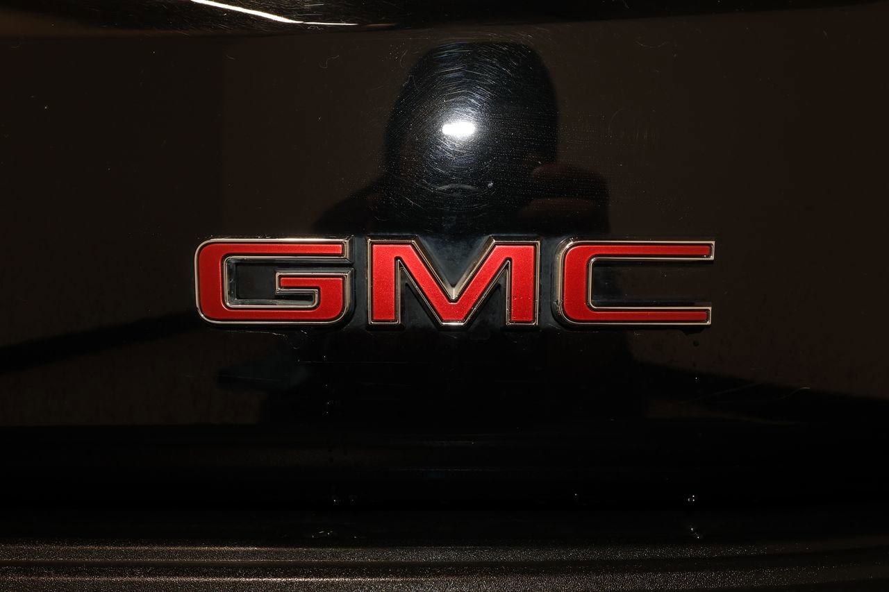 Certified 2025 GMC Yukon Denali image 37