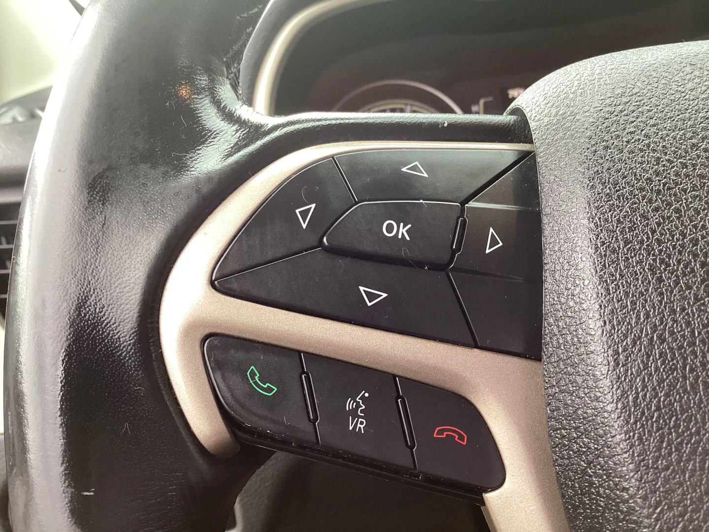 Used 2015 Jeep Cherokee Latitude AWD/4WD image 36