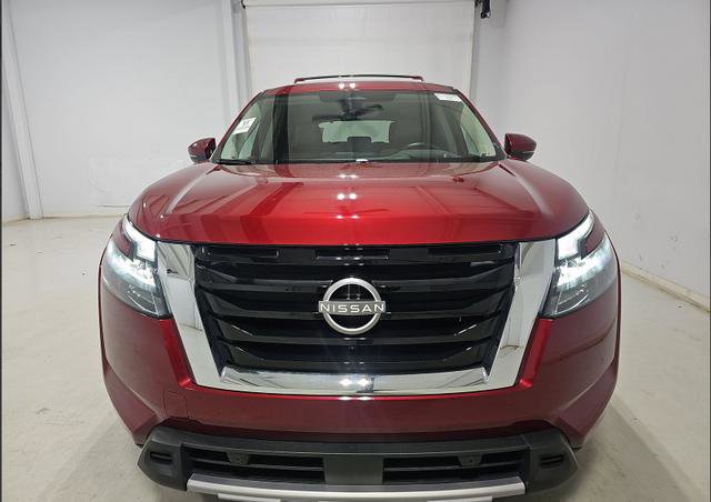 Used 2025 Nissan Pathfinder Platinum w/ Cargo Package AWD/4WD image 10