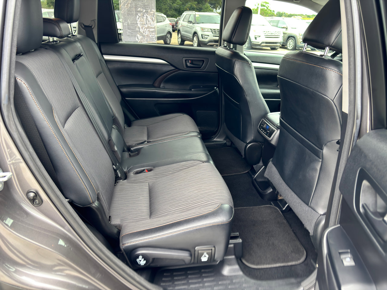 Used 2017 Toyota Highlander Plus image 25